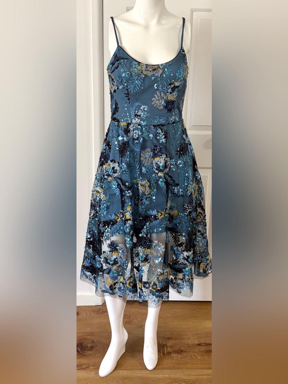 NWT. Dress the Population Light Blue Sequin Evening midi Dress .Size L=10 .